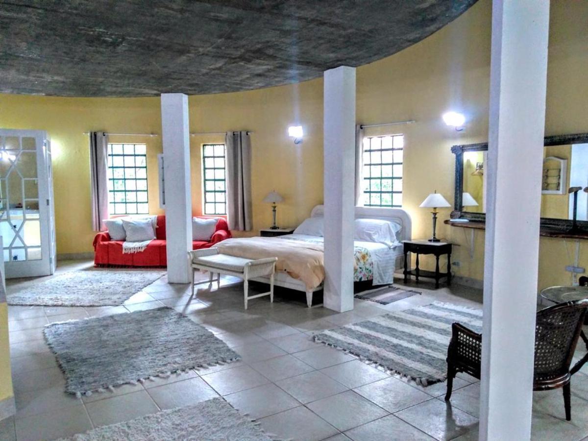 Villa Serena Bed & Breakfast 엠부 외부 사진