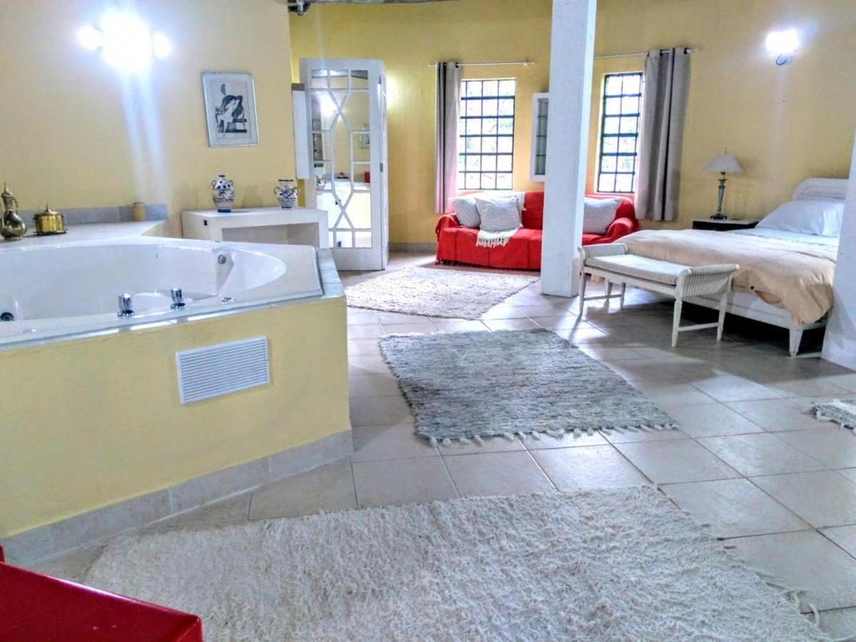Villa Serena Bed & Breakfast 엠부 외부 사진