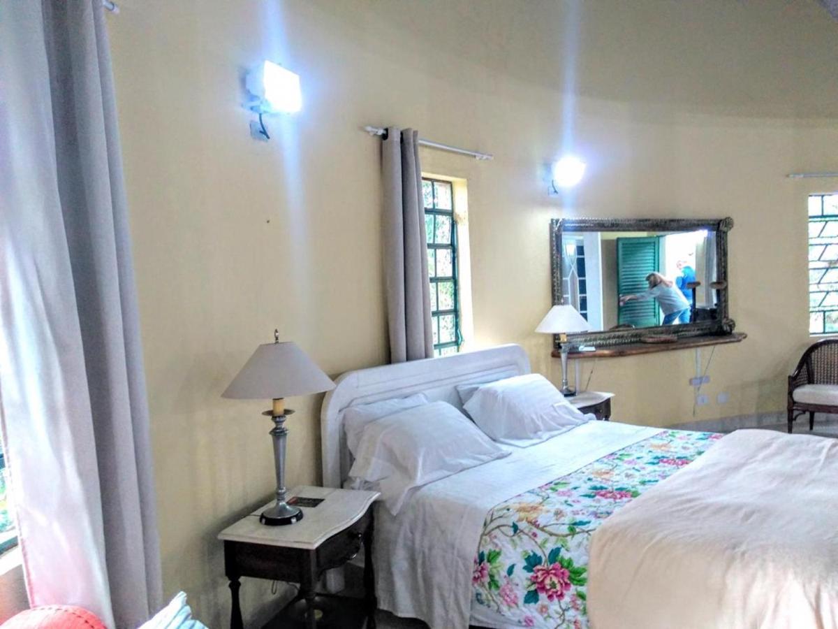 Villa Serena Bed & Breakfast 엠부 외부 사진
