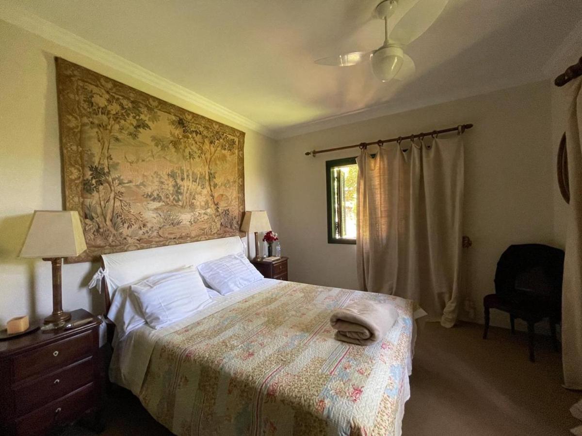 Villa Serena Bed & Breakfast 엠부 외부 사진