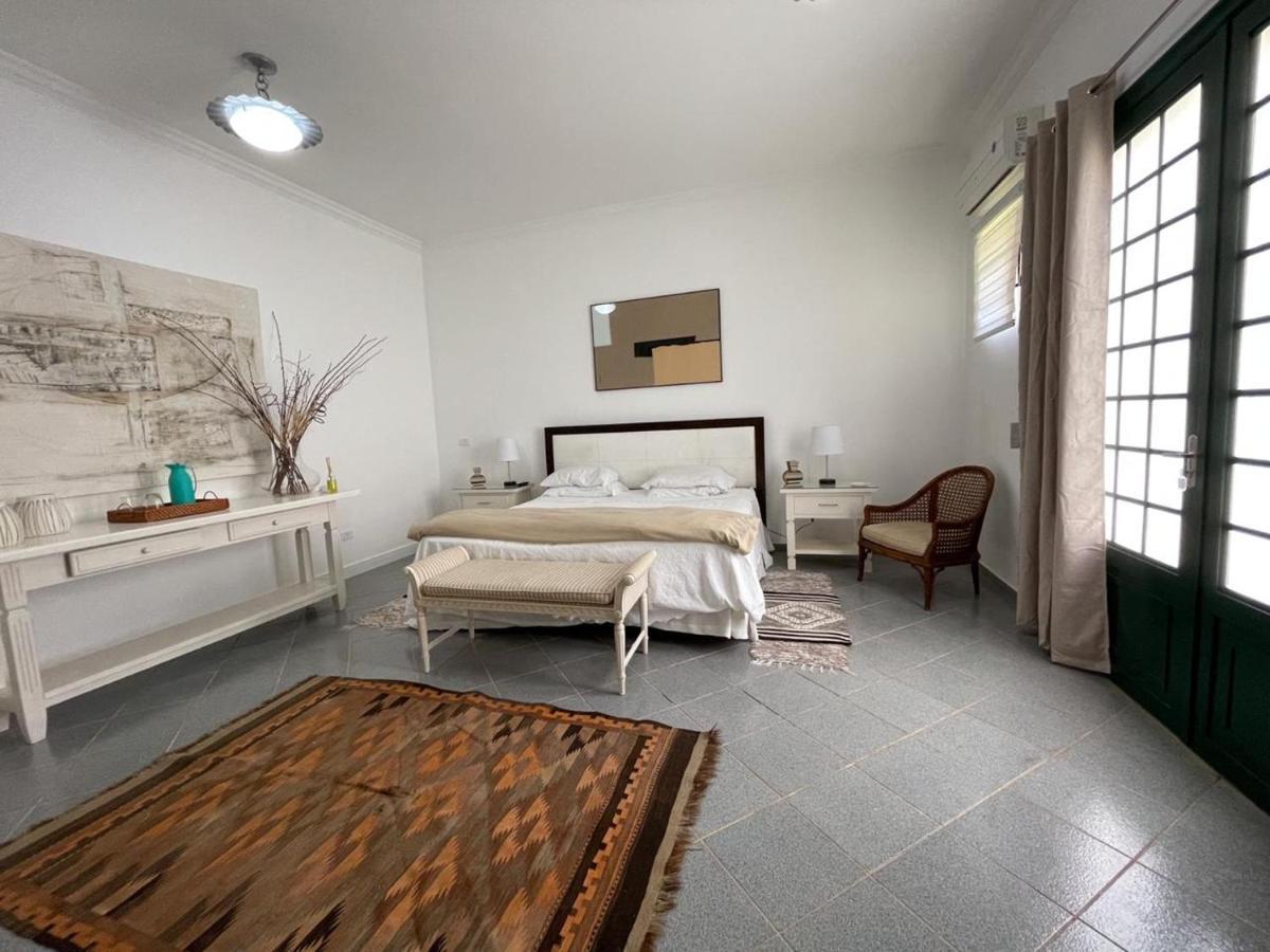 Villa Serena Bed & Breakfast 엠부 외부 사진