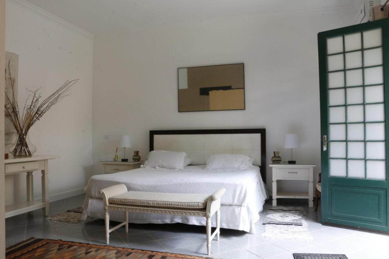 Villa Serena Bed & Breakfast 엠부 외부 사진