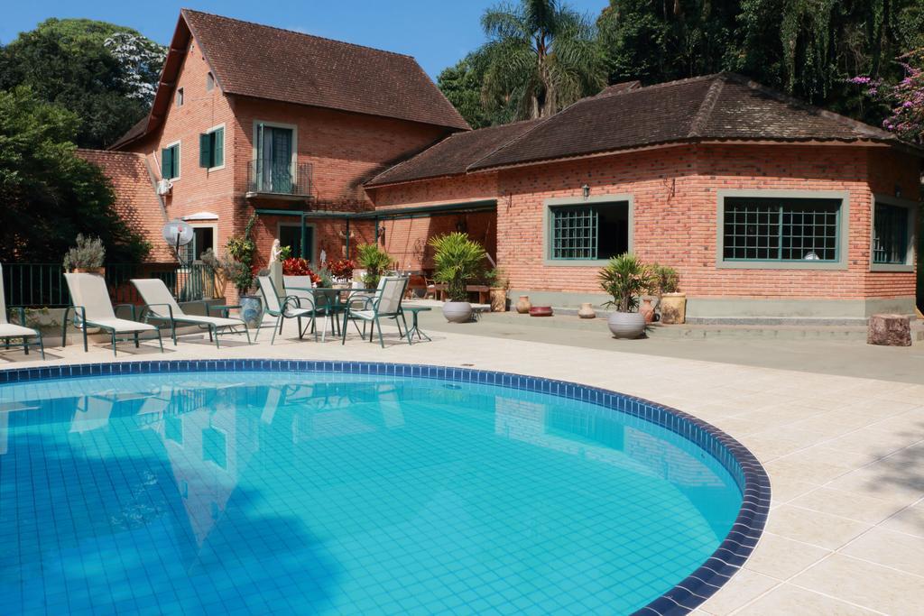 Villa Serena Bed & Breakfast 엠부 외부 사진
