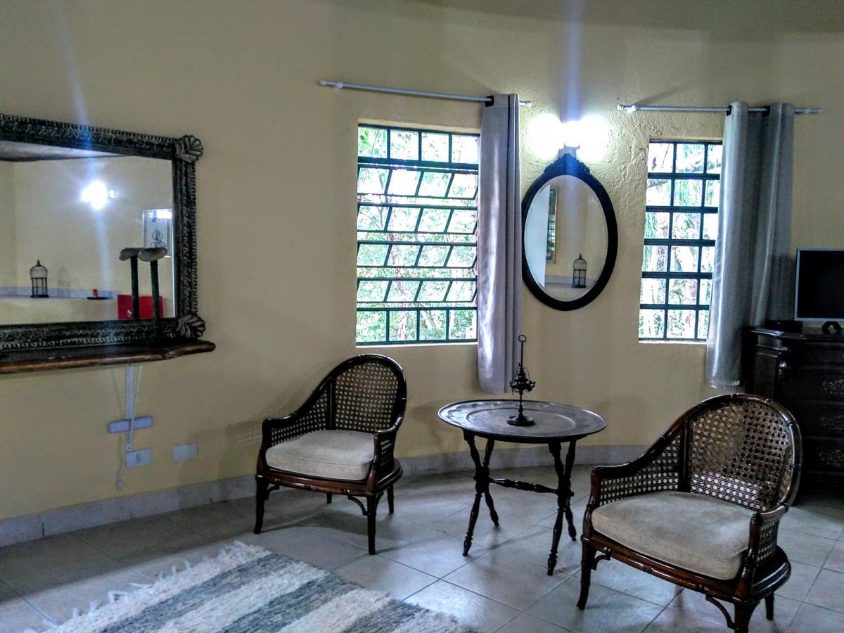 Villa Serena Bed & Breakfast 엠부 외부 사진