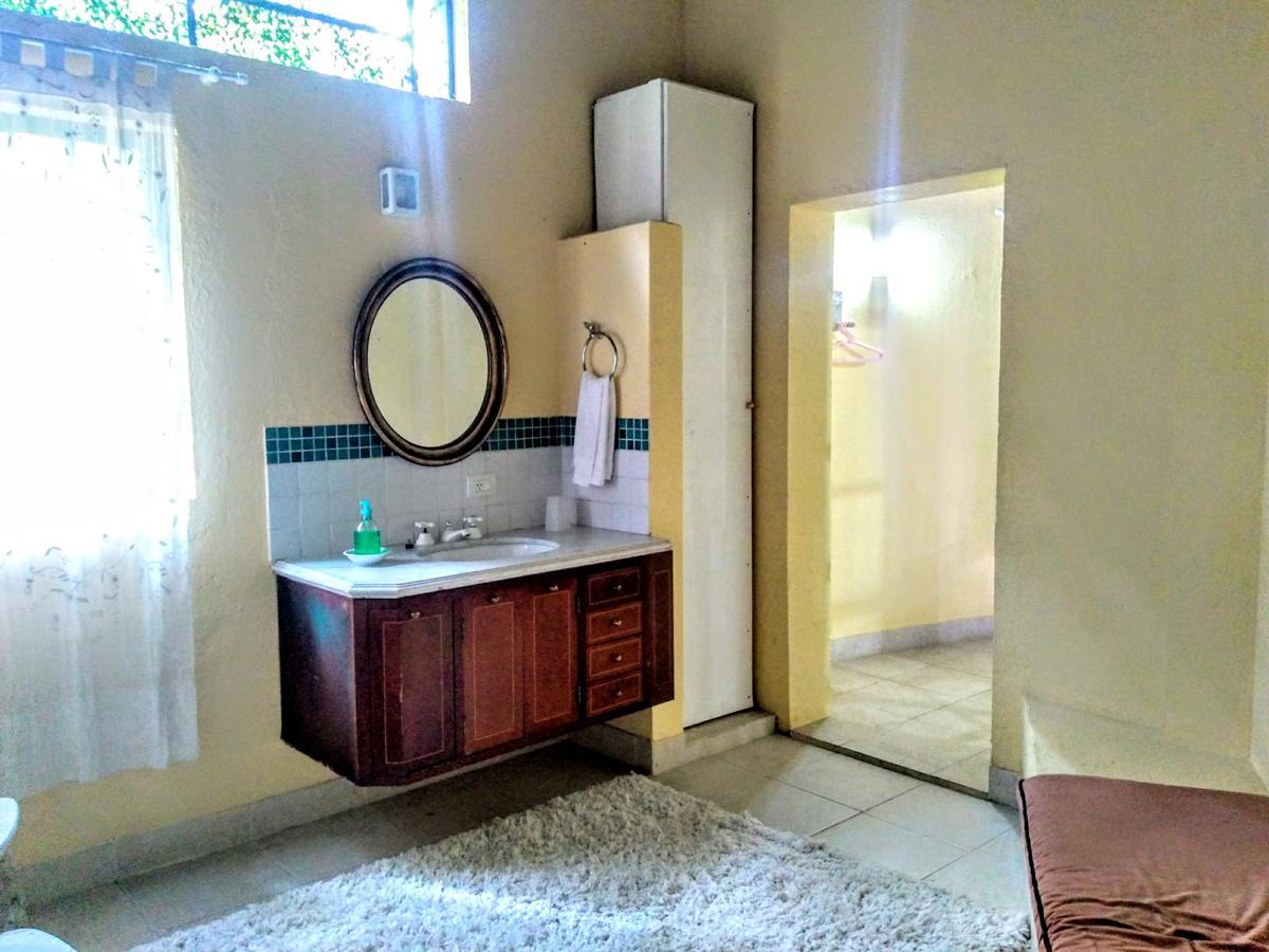 Villa Serena Bed & Breakfast 엠부 외부 사진