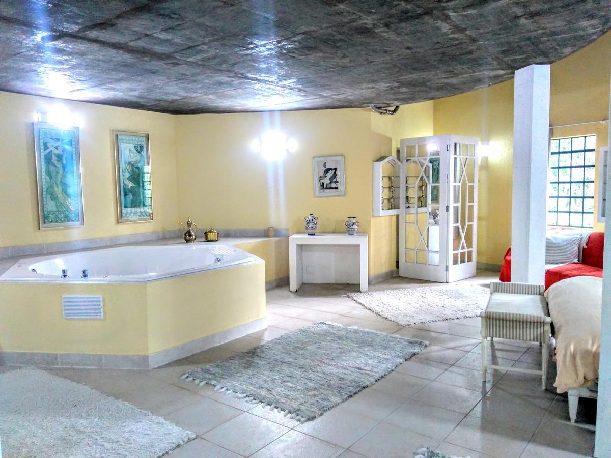 Villa Serena Bed & Breakfast 엠부 외부 사진